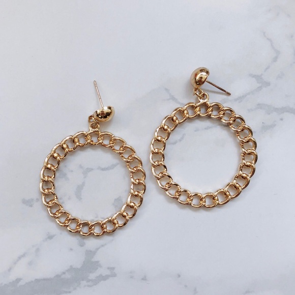 LAST Gold Chain Round Hoop Earrings - Picture 3 of 5
